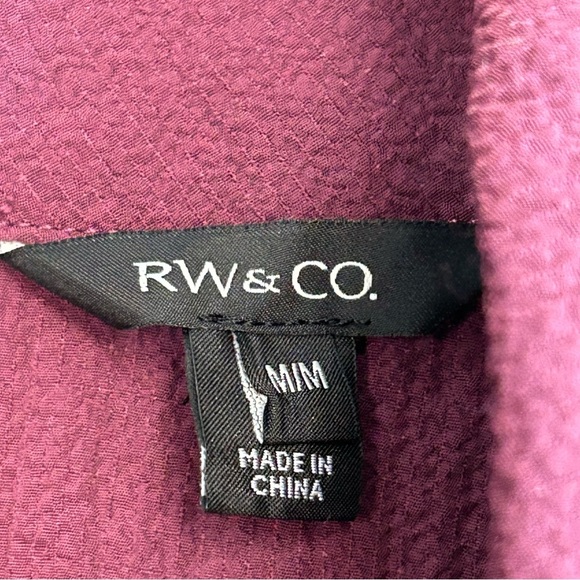 RW&CO Maroon Burgundy pleated Twisted-Mockneck peephole Blouse long sleeve Sz M - Picture 7 of 12